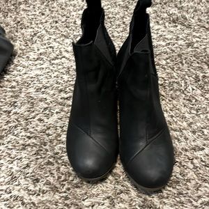 Tom’s wedge booties